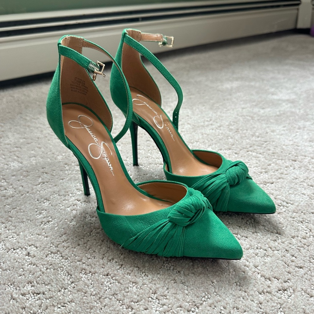 Jessica Simpson pumps
